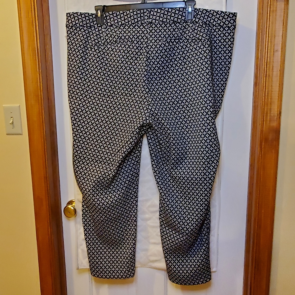 Lane Bryant 28 black white pattern The Lena capris crop ankle pants stretch - Picture 2 of 7